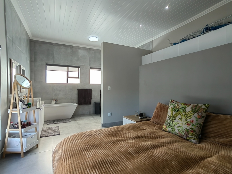 4 Bedroom Property for Sale in Monte Christo Western Cape